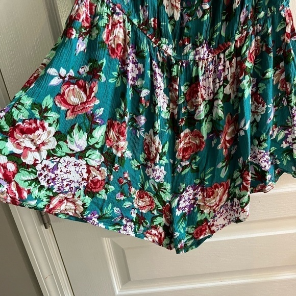 Kori America off shoulder, teal floral crinkle romper.  Size Large. - Picture 2 of 6